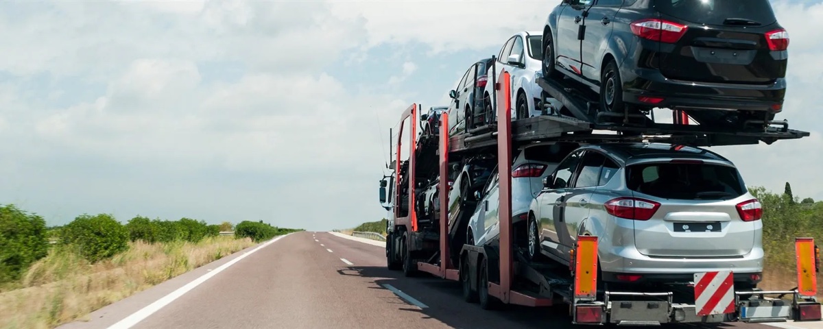 Autoexport – Fahrzeuge bereit für den internationalen Transport